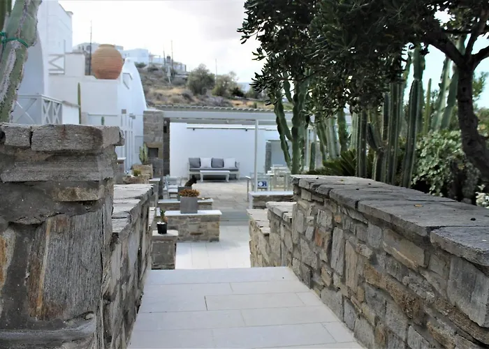 Parian Lithos ناوسا