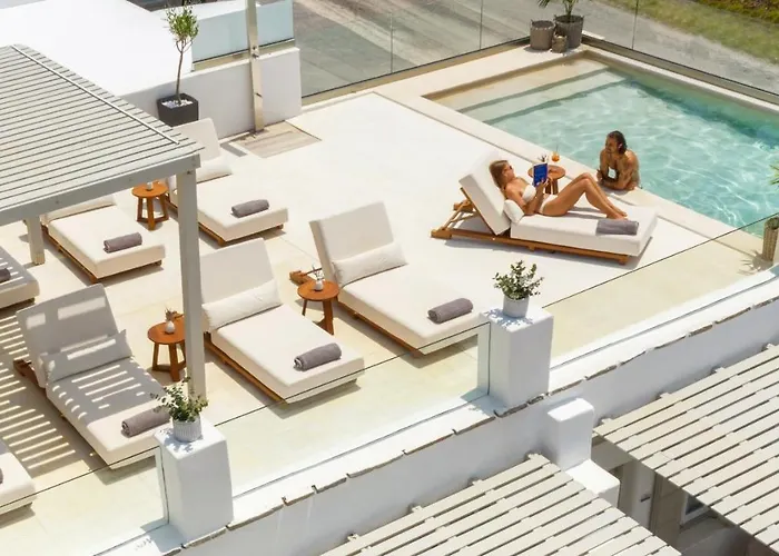 فندق Parian Lithos 3*