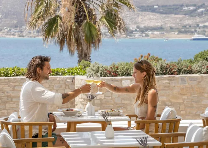 Parian Lithos فندق 3*