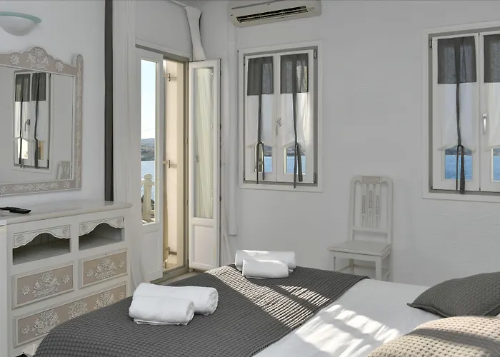 فندق Parian Lithos 3*