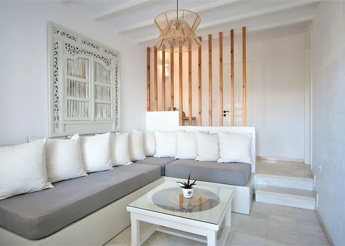 فندق Parian Lithos 3*