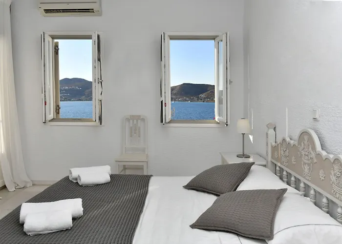 فندق Parian Lithos 3*