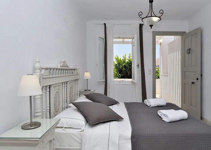 فندق Parian Lithos 3*