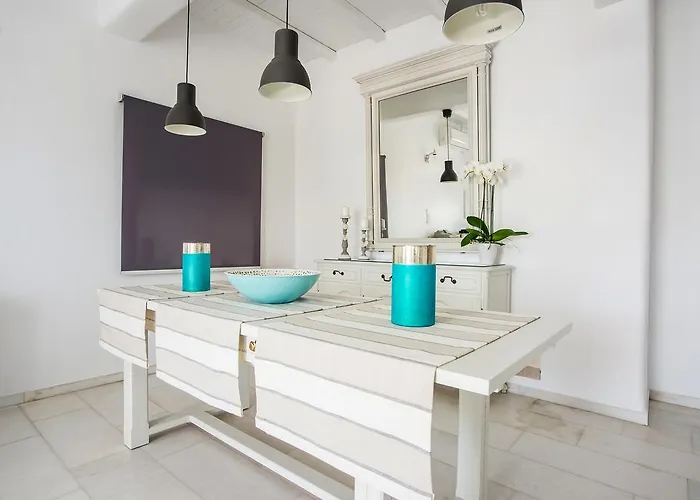 Parian Lithos فندق 3*