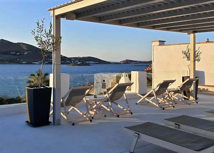 Parian Lithos فندق