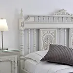 Parian Lithos Otel