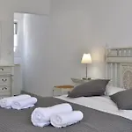 Parian Lithos Otel