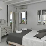 Parian Lithos Hotel