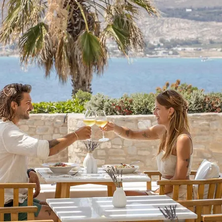 Parian Lithos Hotel 3*