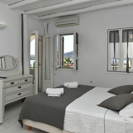 Parian Lithos Hotel