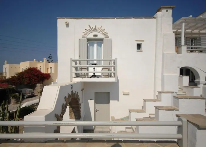 Parian Lithos Hotel 3*